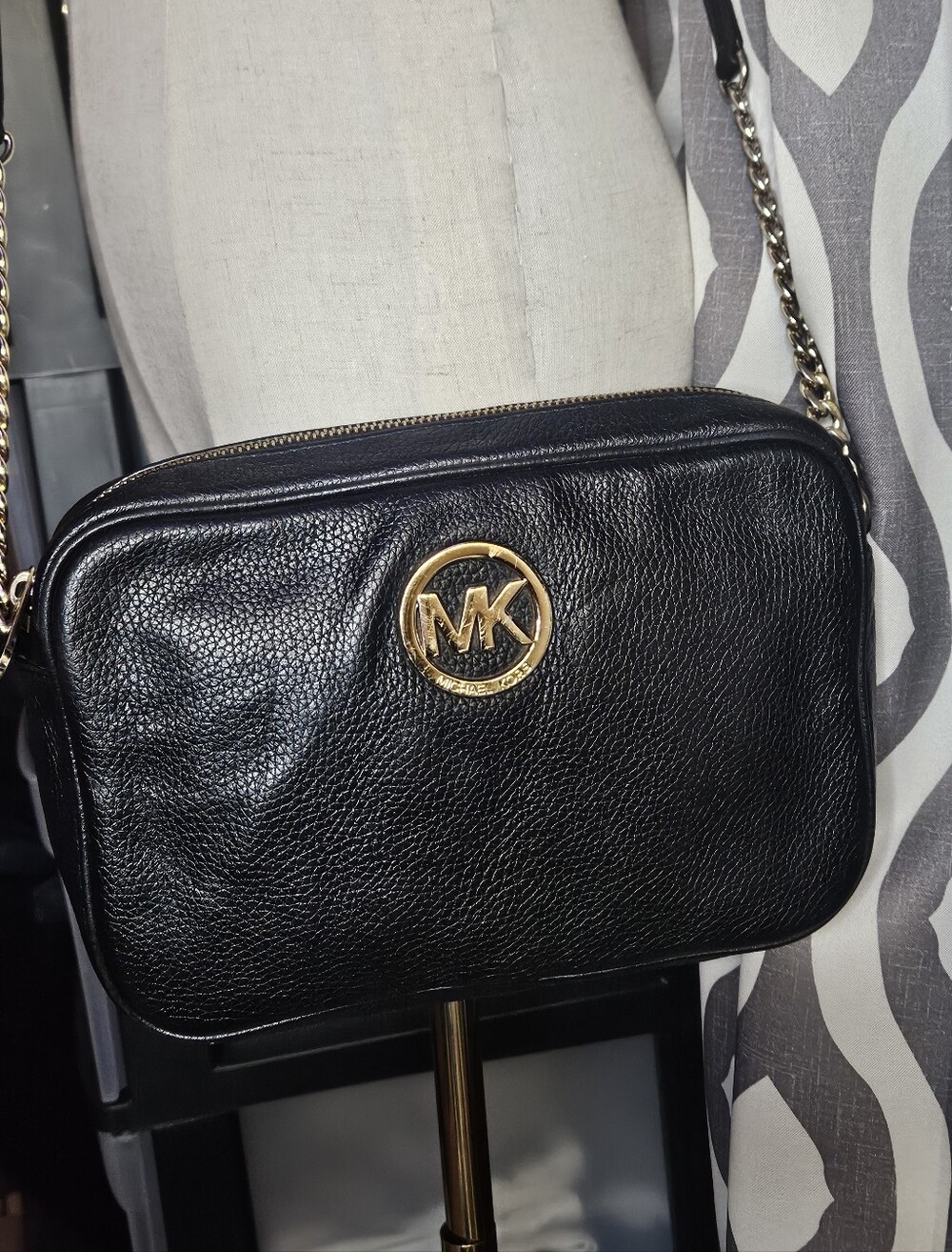 Michael Kors Fulton Large Black Pebbled Leather Crossbody Bag - Picture 9 of 9